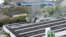 Gran incendio en Hennigsdorf - Almacén con planta solar en llamas