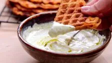 Simple recipe: Hearty yoghurt waffles with pesto dip