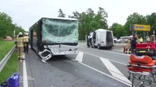 B22 cerca de Strullendorf: Autobús escolar colisiona con furgoneta
