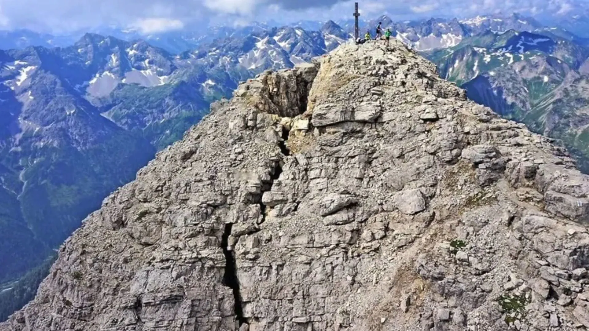 Desastre natural na Baviera: montanha de Hochvogel separa-se
