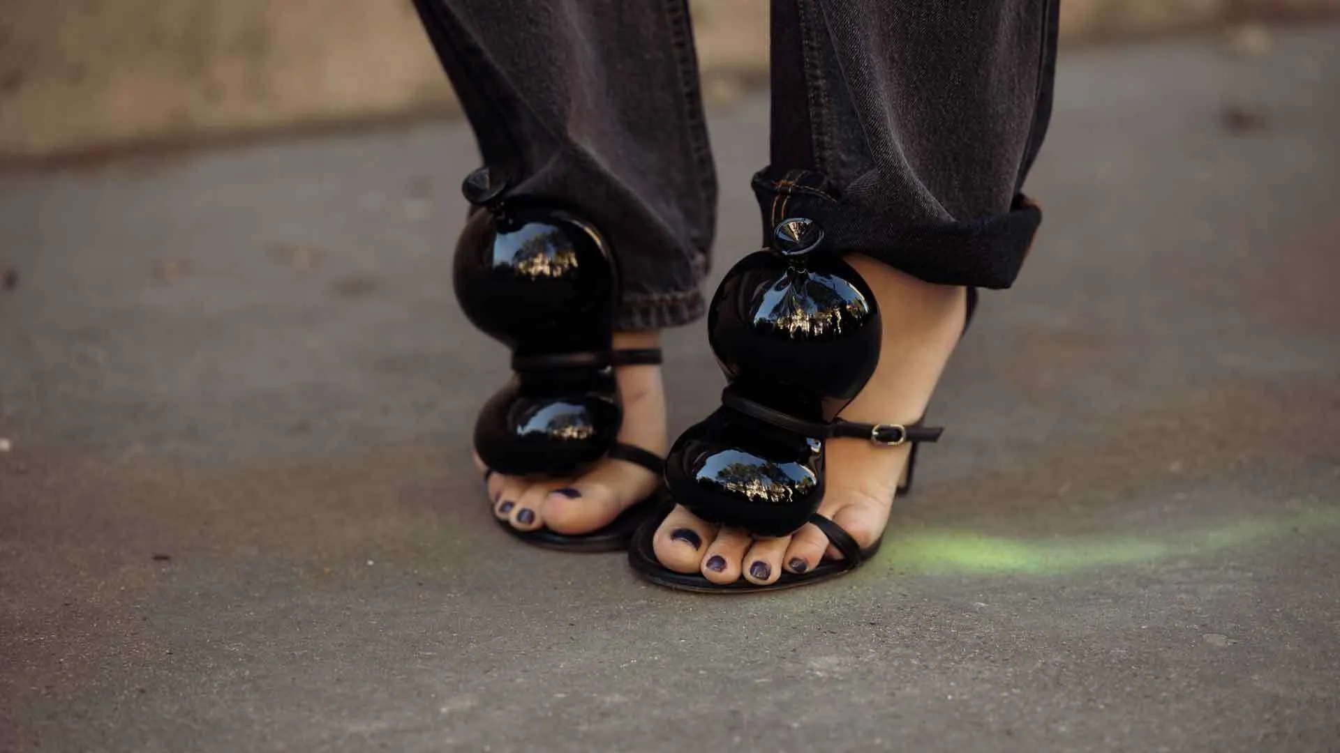 Crazy or stylish? These bizarre shoes are now worn by all fashion professionals