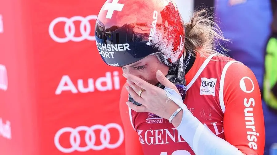 Ski Alpin: Corinne Suter meldet sich mit geschwollenem Auge nach Cortina-Sturz