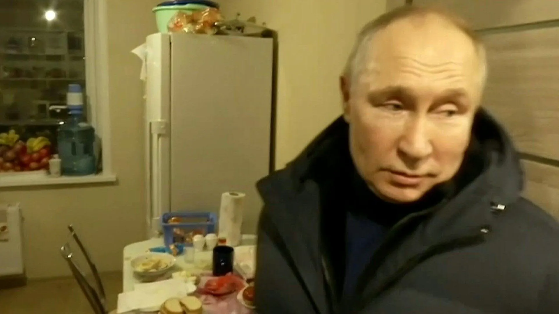 Putin on sightseeing tour in Mariupol