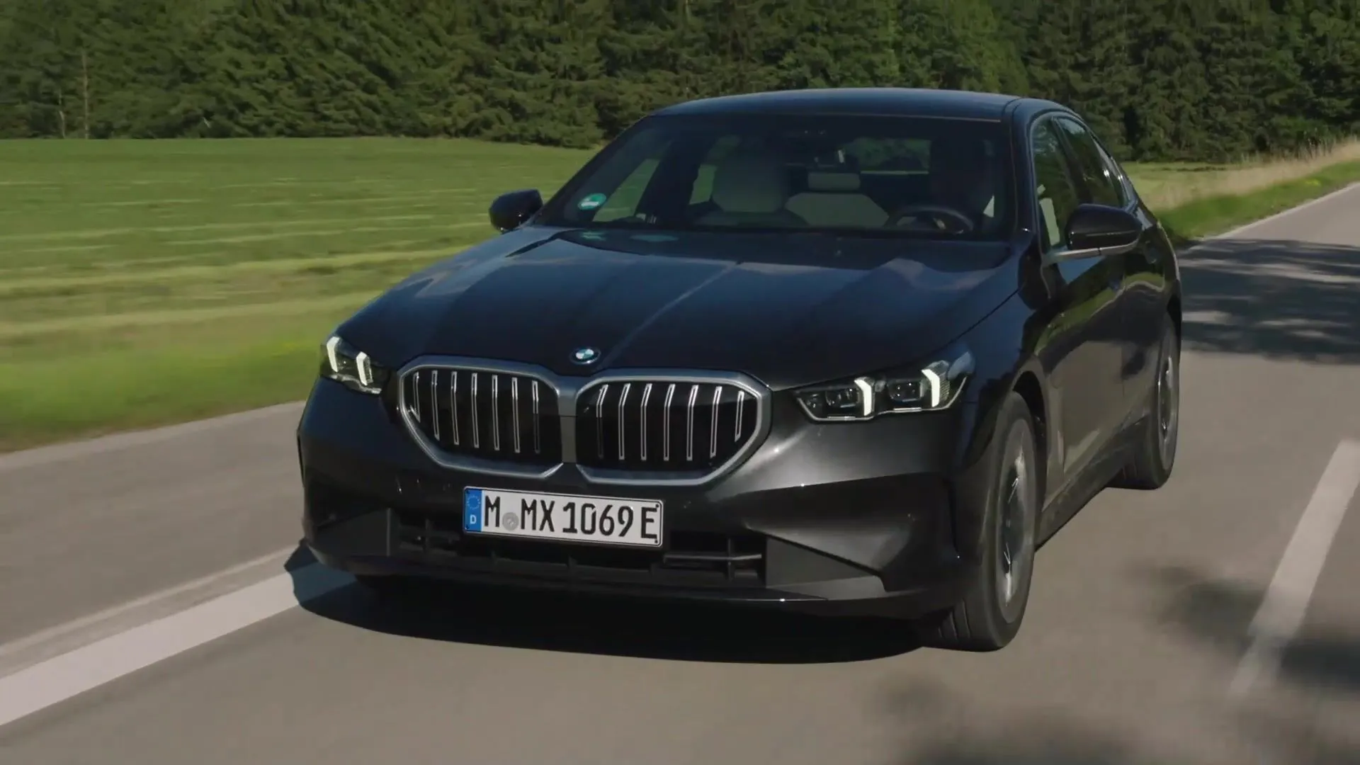 Neue BMW 5er Limousine jetzt auch mit Plug-in-Hybrid-Antrieb erhältlich