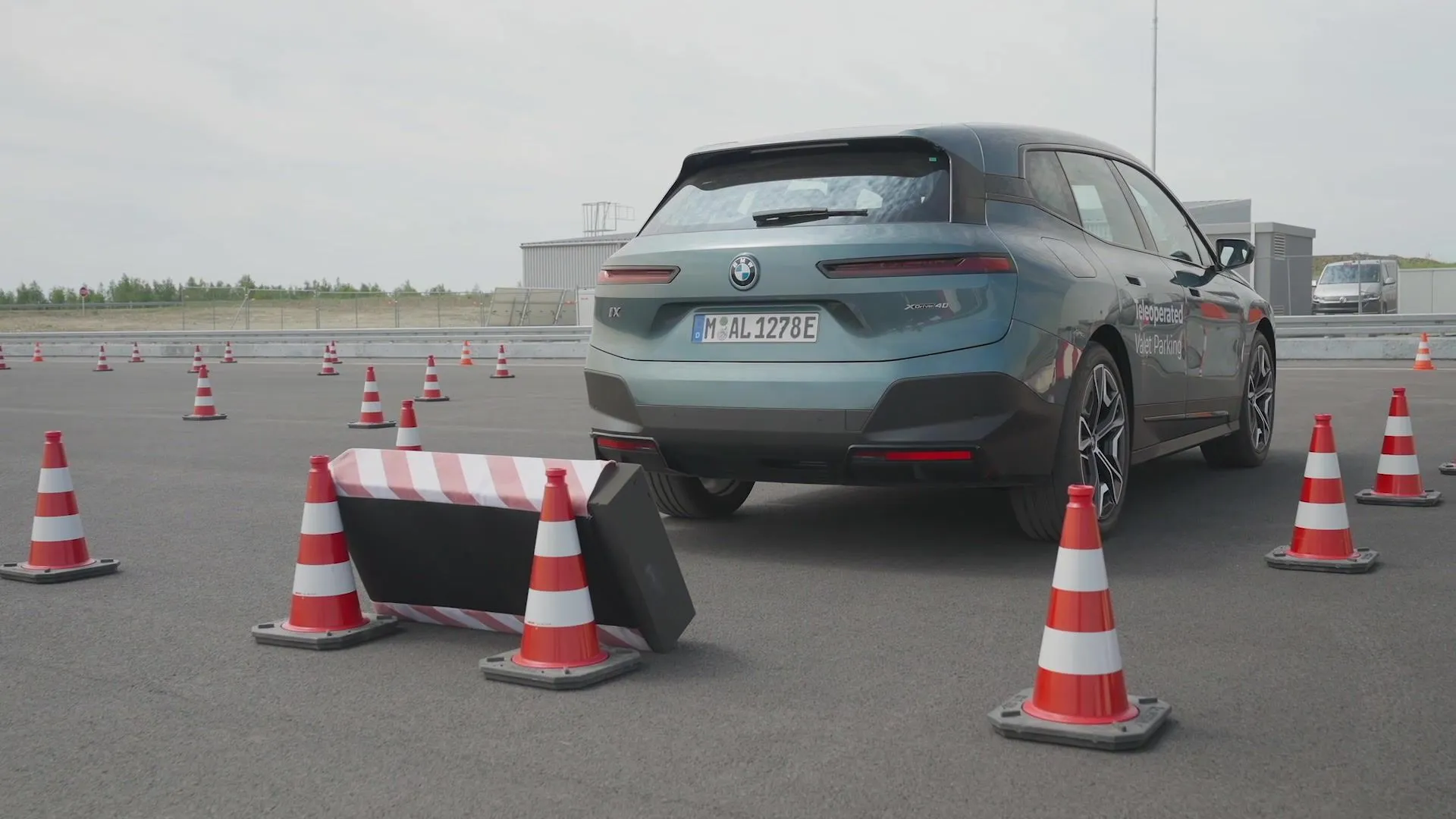 BMW Gemeinschaftliches Entwicklungsprojekt mit Valeo ermöglicht ferngesteuertes Valet-Parken