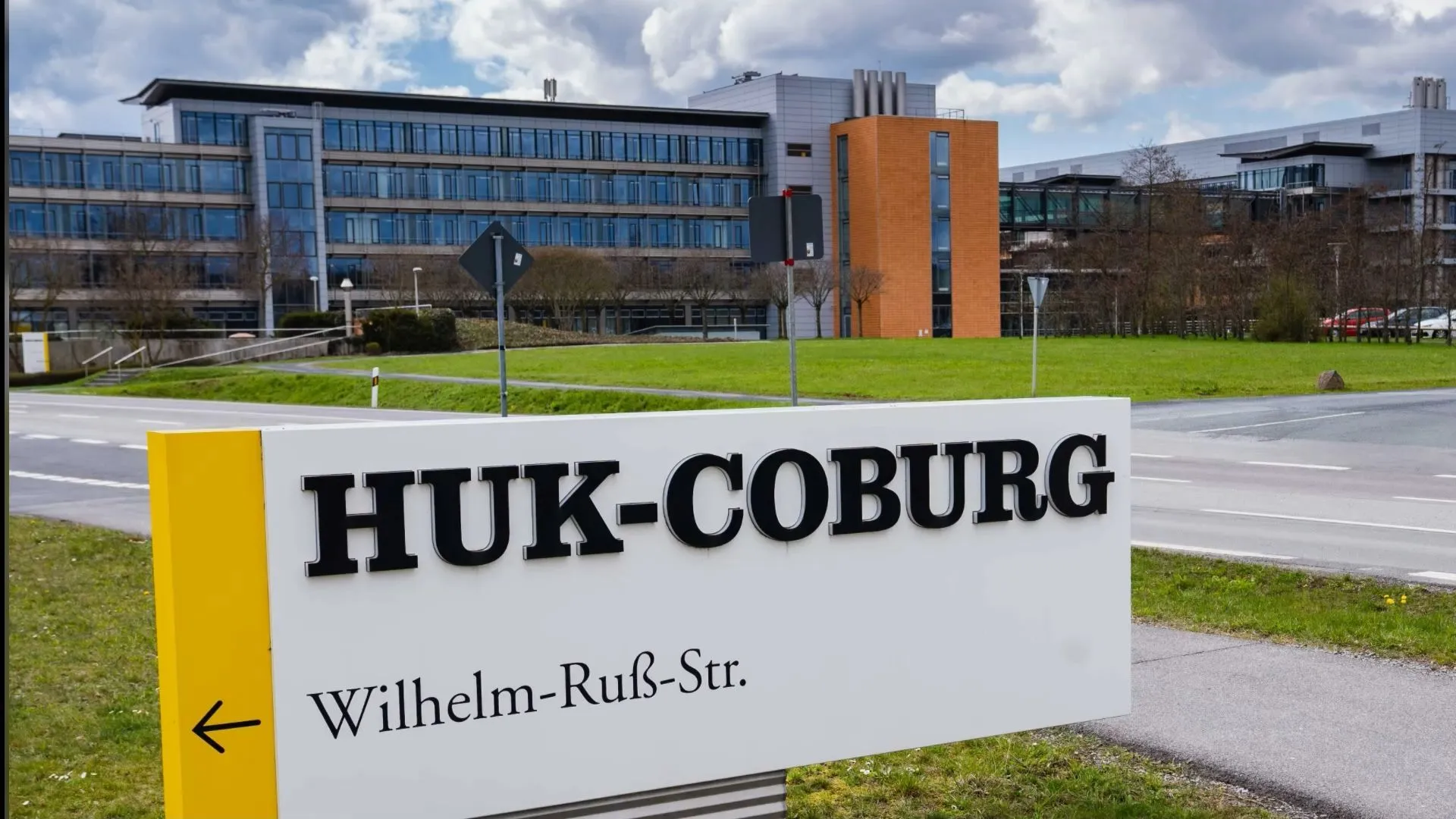 Verluste in Kfz-Sparte: Autoversicherer HUK Coburg will Preise erhöhen