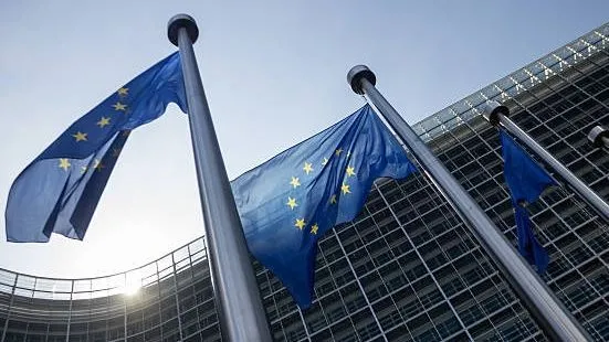 EU richtet KI-Büro ein, das bis 2026 ethische KI-Praktiken beaufsichtigen soll