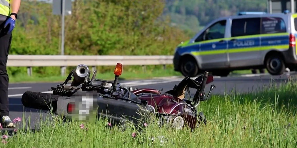 Tragisches Unglück auf der L3176: 81-Jähriger stirbt nach schwerem Crash