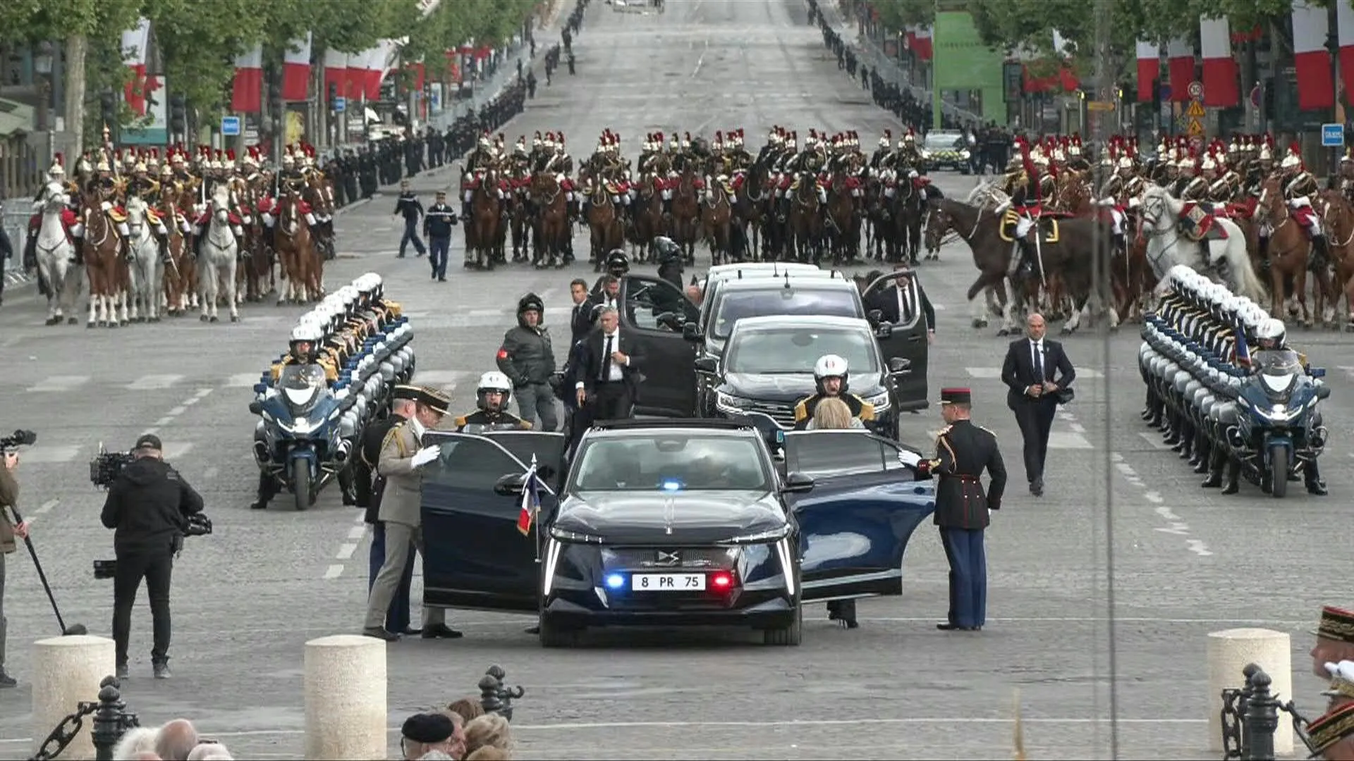 Macron arrives at 'Arc de Triomphe' for May 8 commemorations
