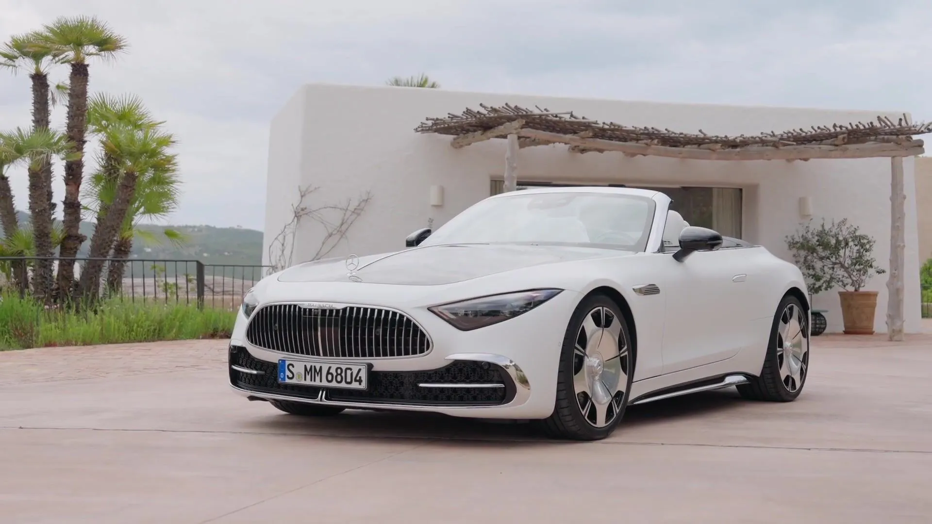 Mercedes-Maybach SL 680 Monogram Series White Ambience Design Voorbeeld