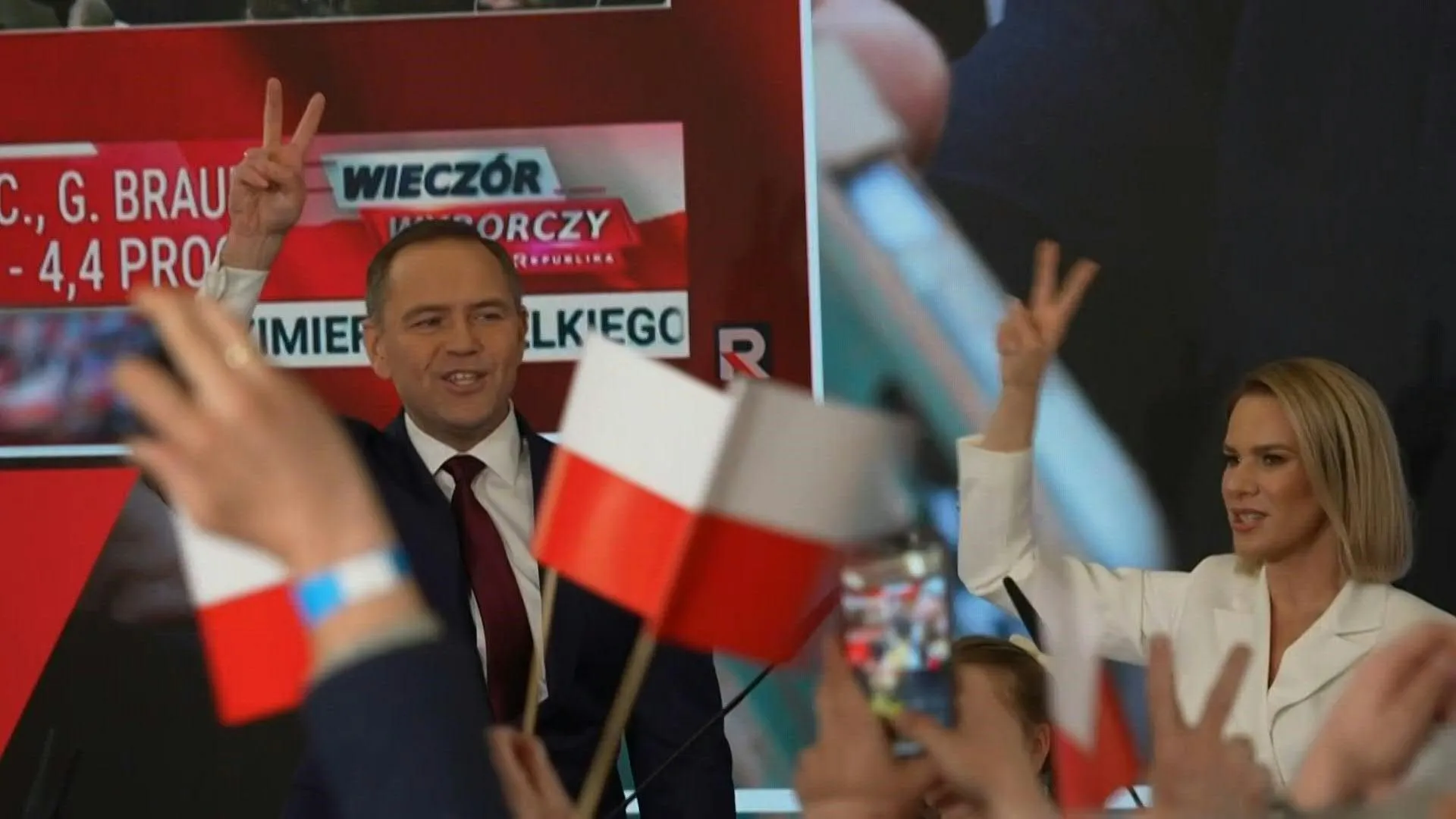 Polonia: imágenes en la sede del candidato nacionalista mientras el centrista pro-UE está ligeramente por delante