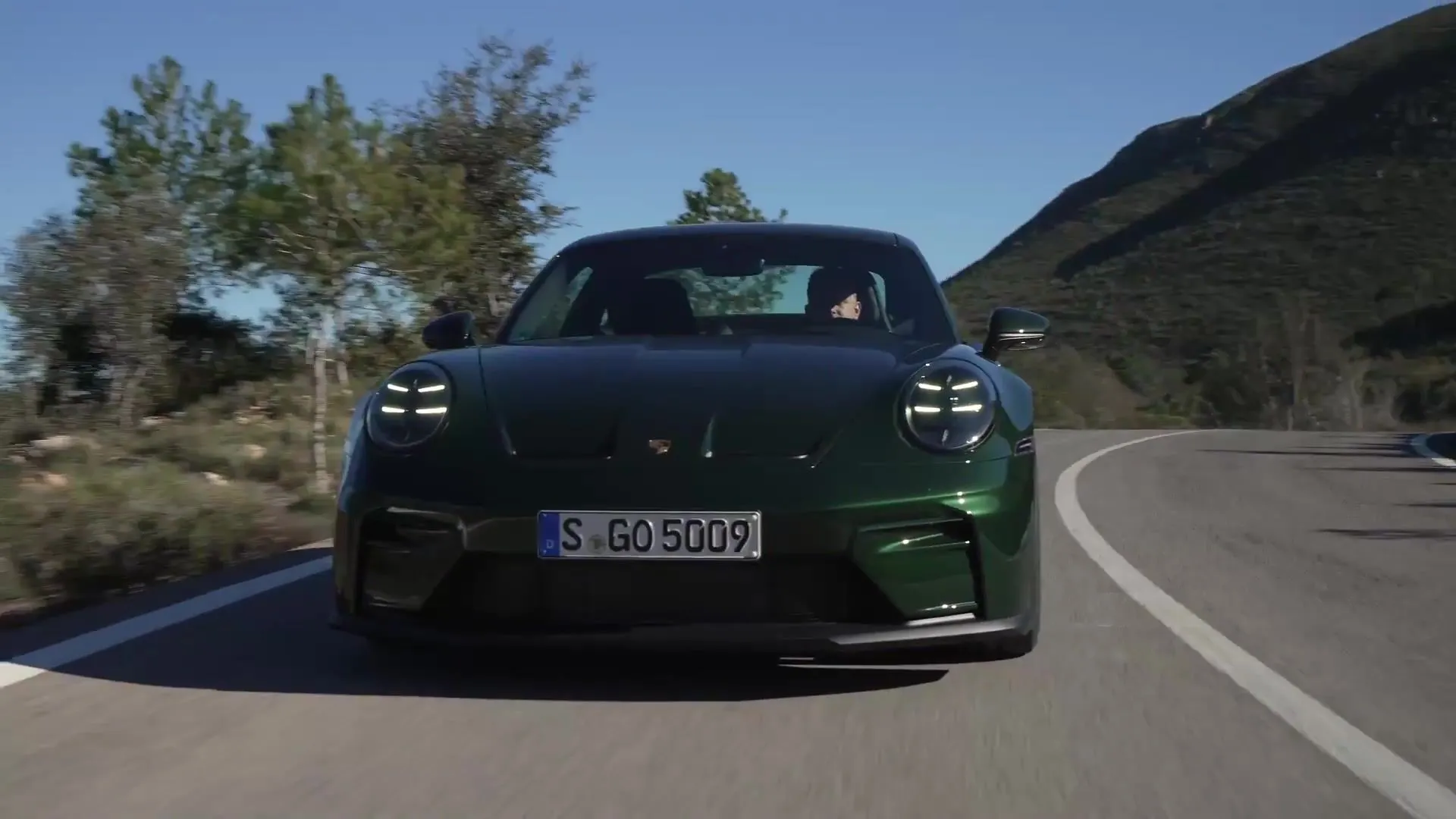 Porsche 911 GT3 en vert chêne métallisé Neo avec forfait Touring Vidéo de conduite