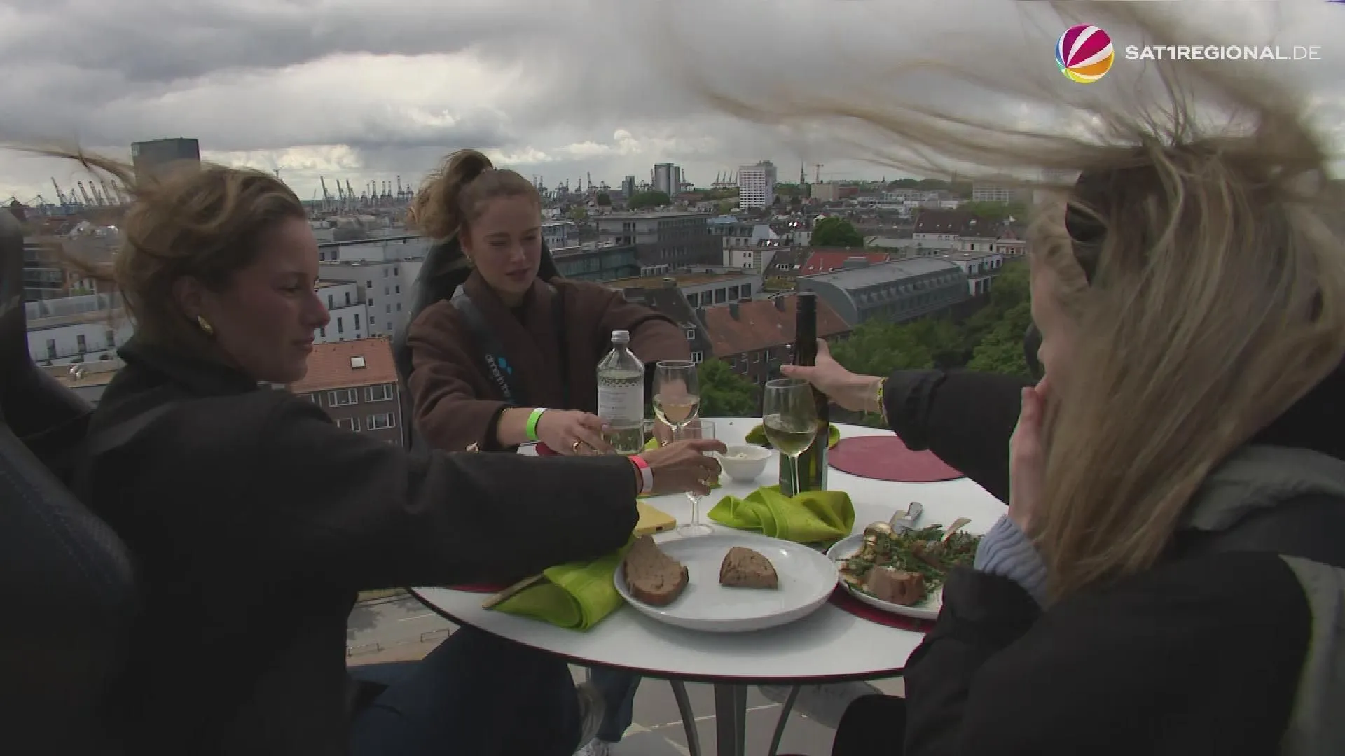 “Dinner in the Sky”: Culinary Event with Thrills in Hamburg