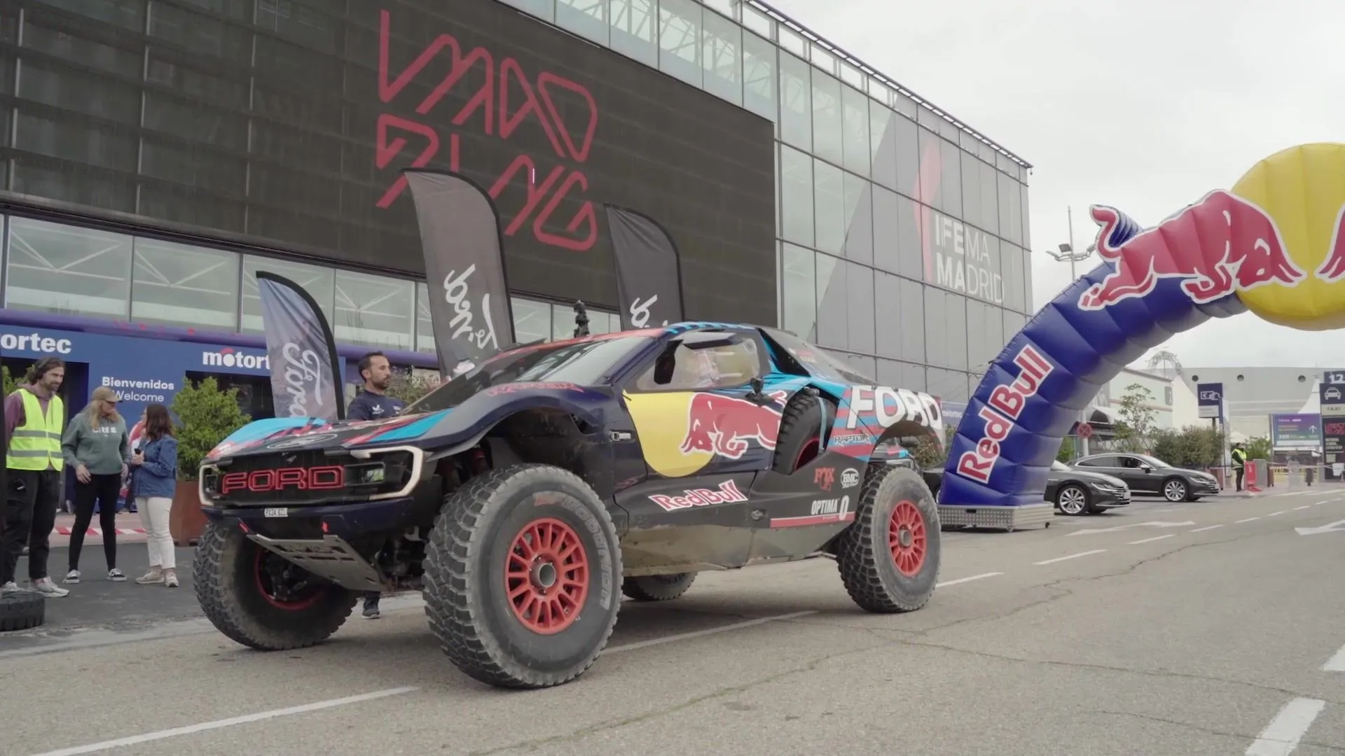 Carlos Sainz, Ford Spain and Red Bull join forces to complete the first full lap of the MadRing