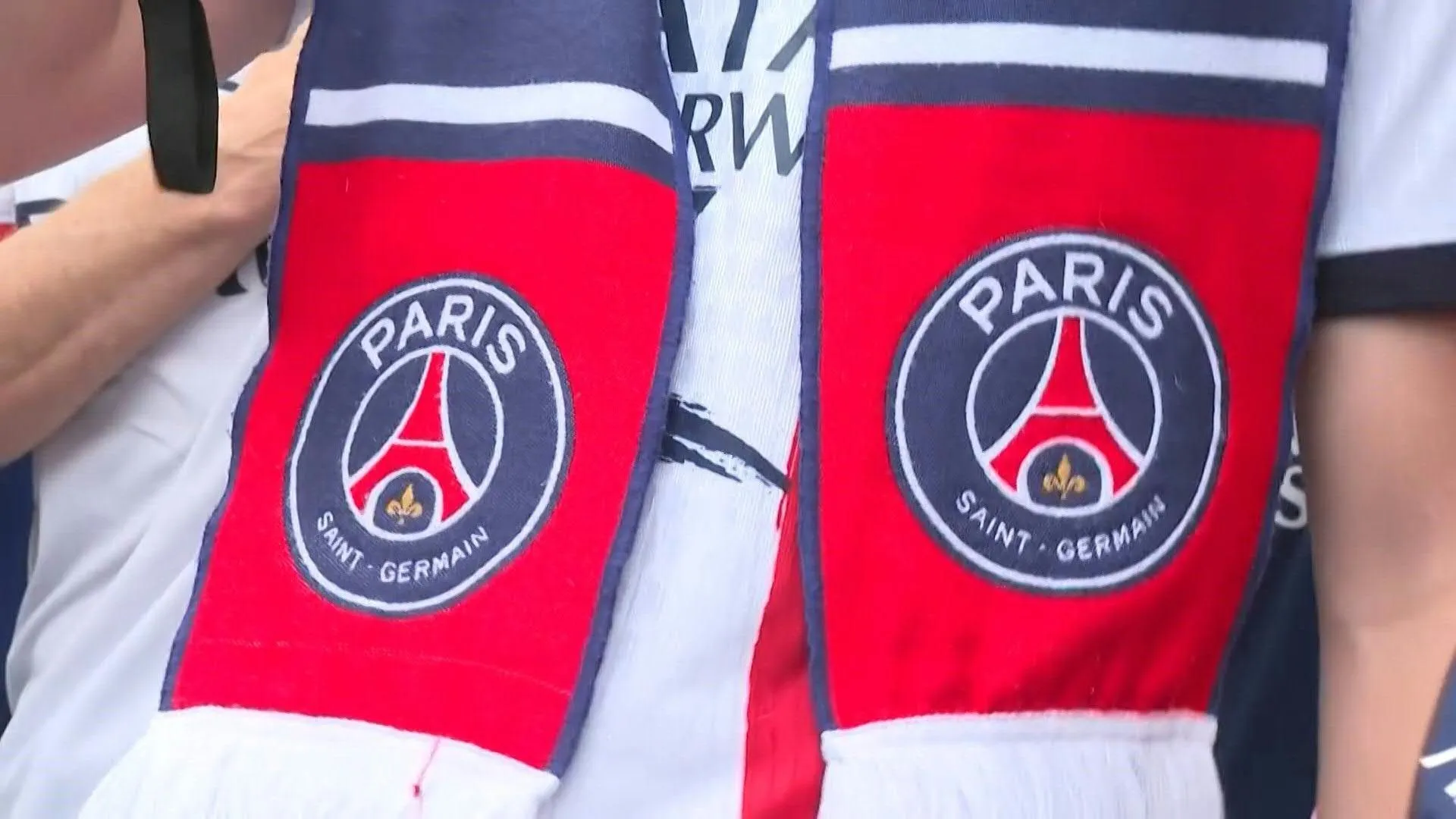PSG fans in Paris turn up the volume ahead of Champions League final