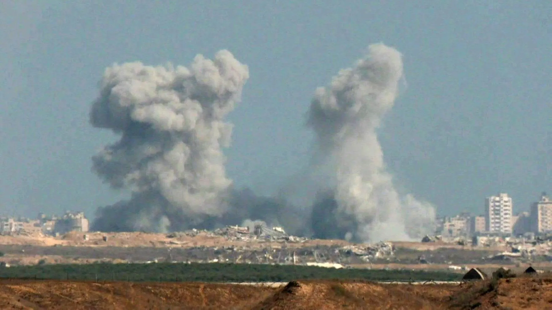 Smoke billows in Gaza during ongoing Israeli strikes