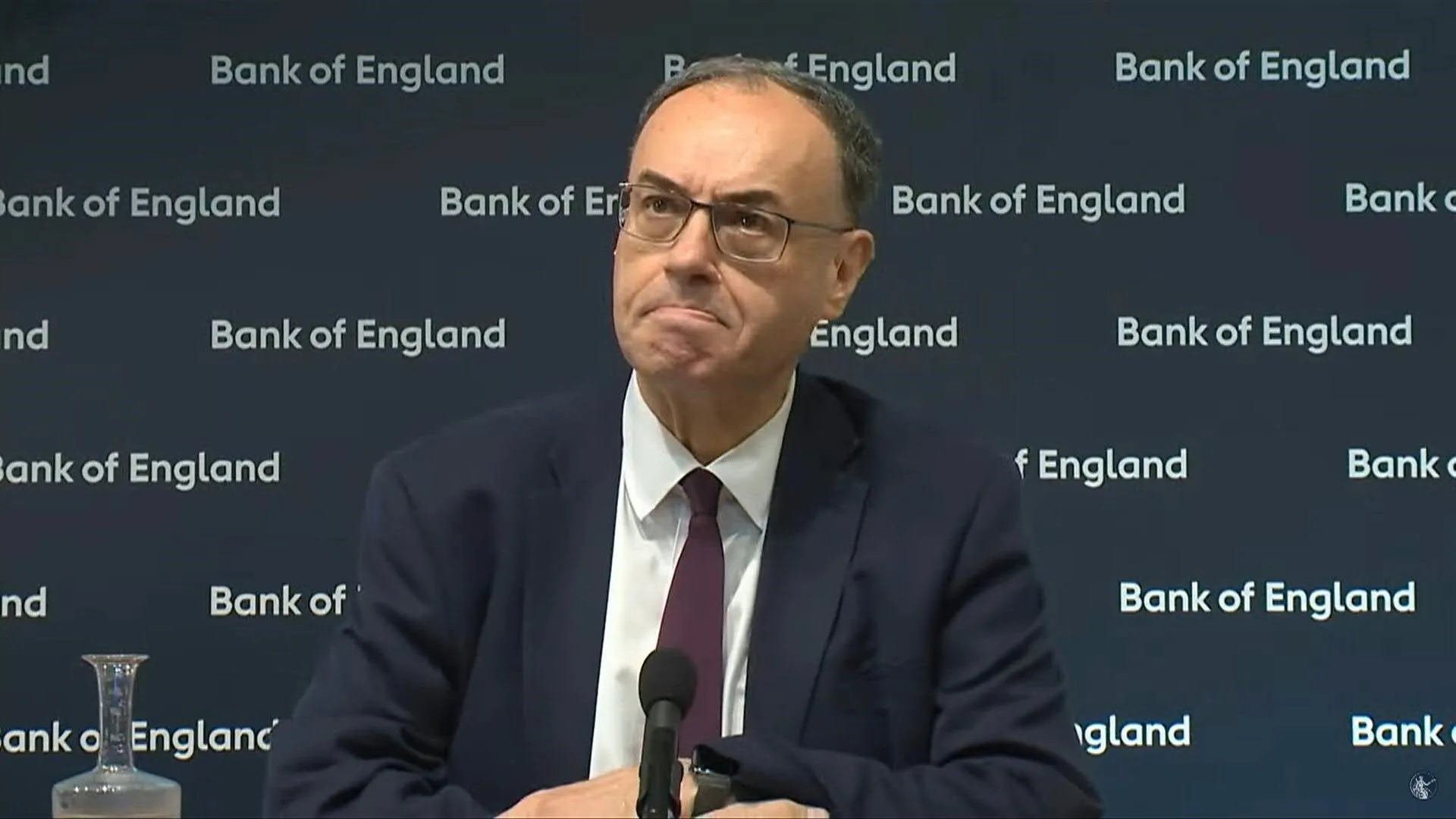 La Banque d'Angleterre abaisse son taux après le ralentissement de l'économie britannique