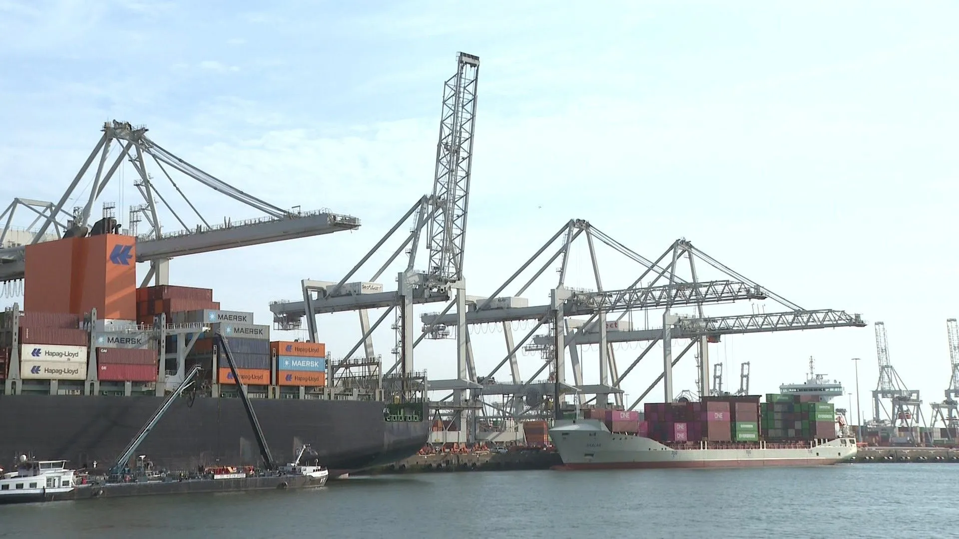 Haven van Rotterdam terwijl Amerikaanse tarieven van kracht worden op de EU