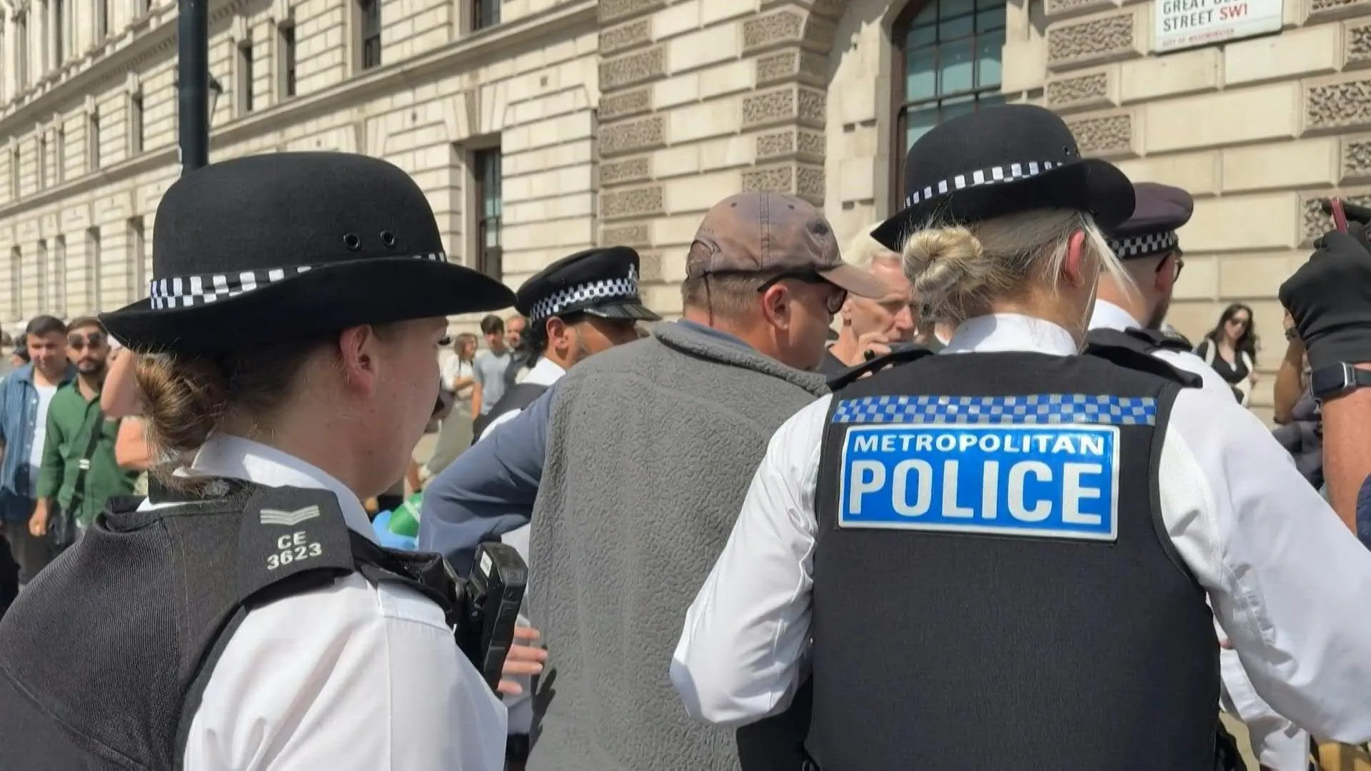 La police arrête un homme au début d'une manifestation en soutien à Palestine Action à Londres