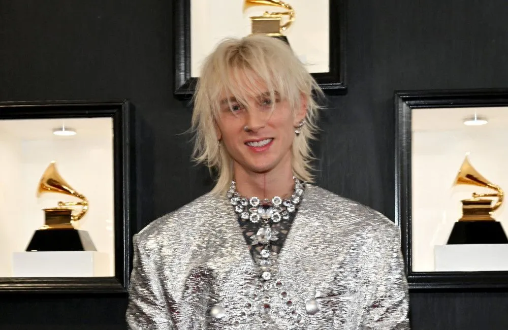 Machine Gun Kelly mangia solo 'un paio di volte a settimana'