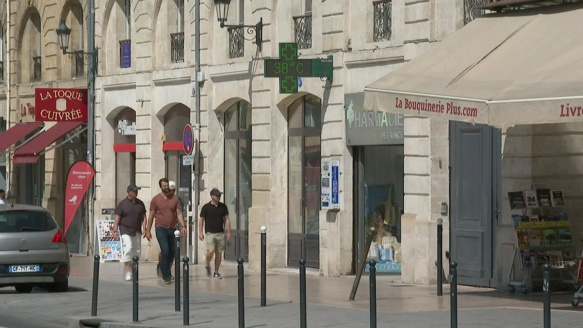 Bordeaux cuit sous des températures proches de 40C alors que la canicule frappe le sud-ouest de la France