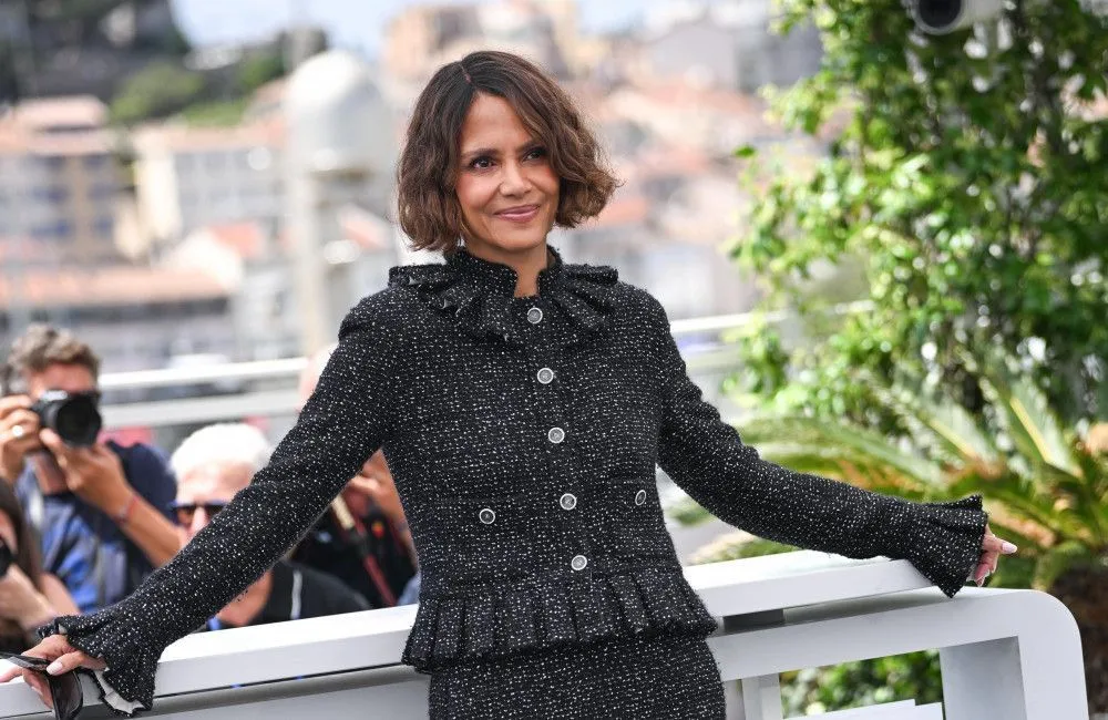 Halle Berry lasciata dal marito perché ‘non cucinava e non puliva’