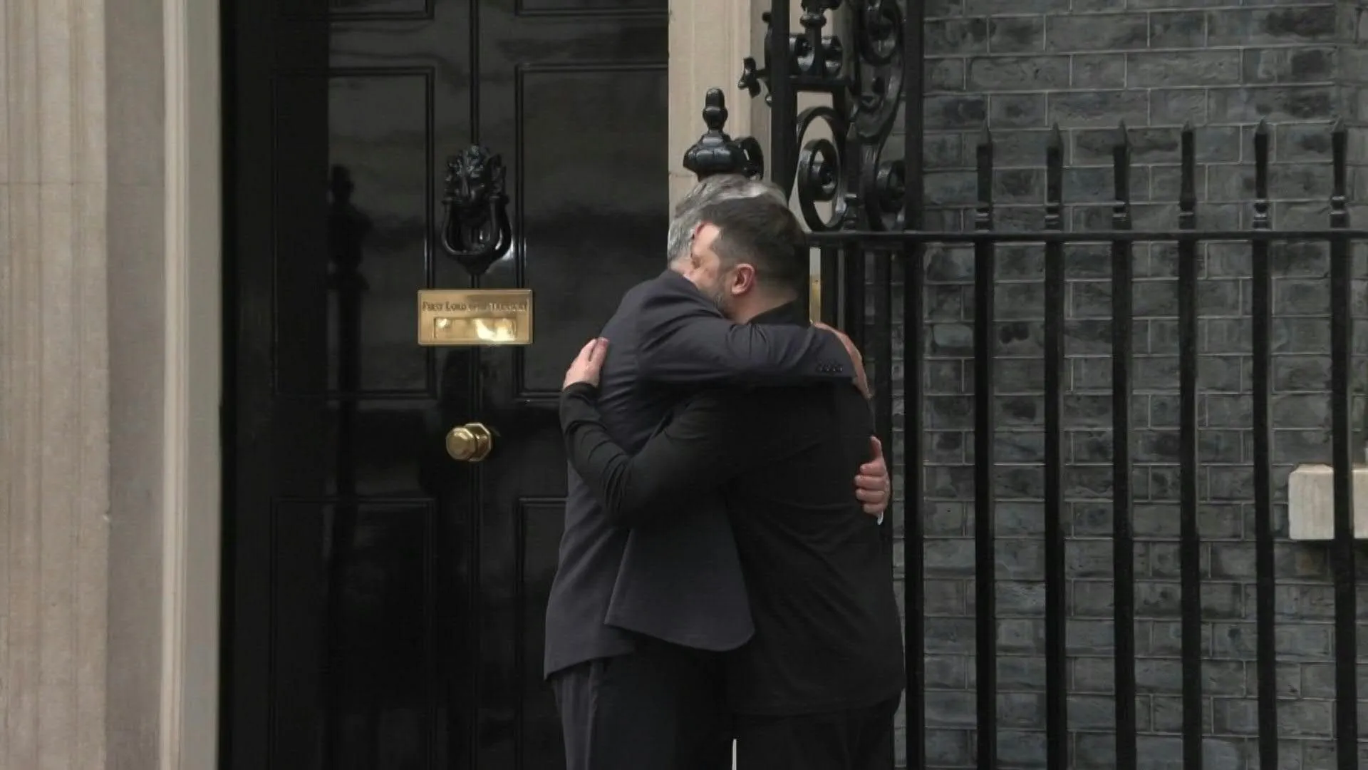 Starmer welcomes Zelensky to Downing Street on eve of US-Russia summit