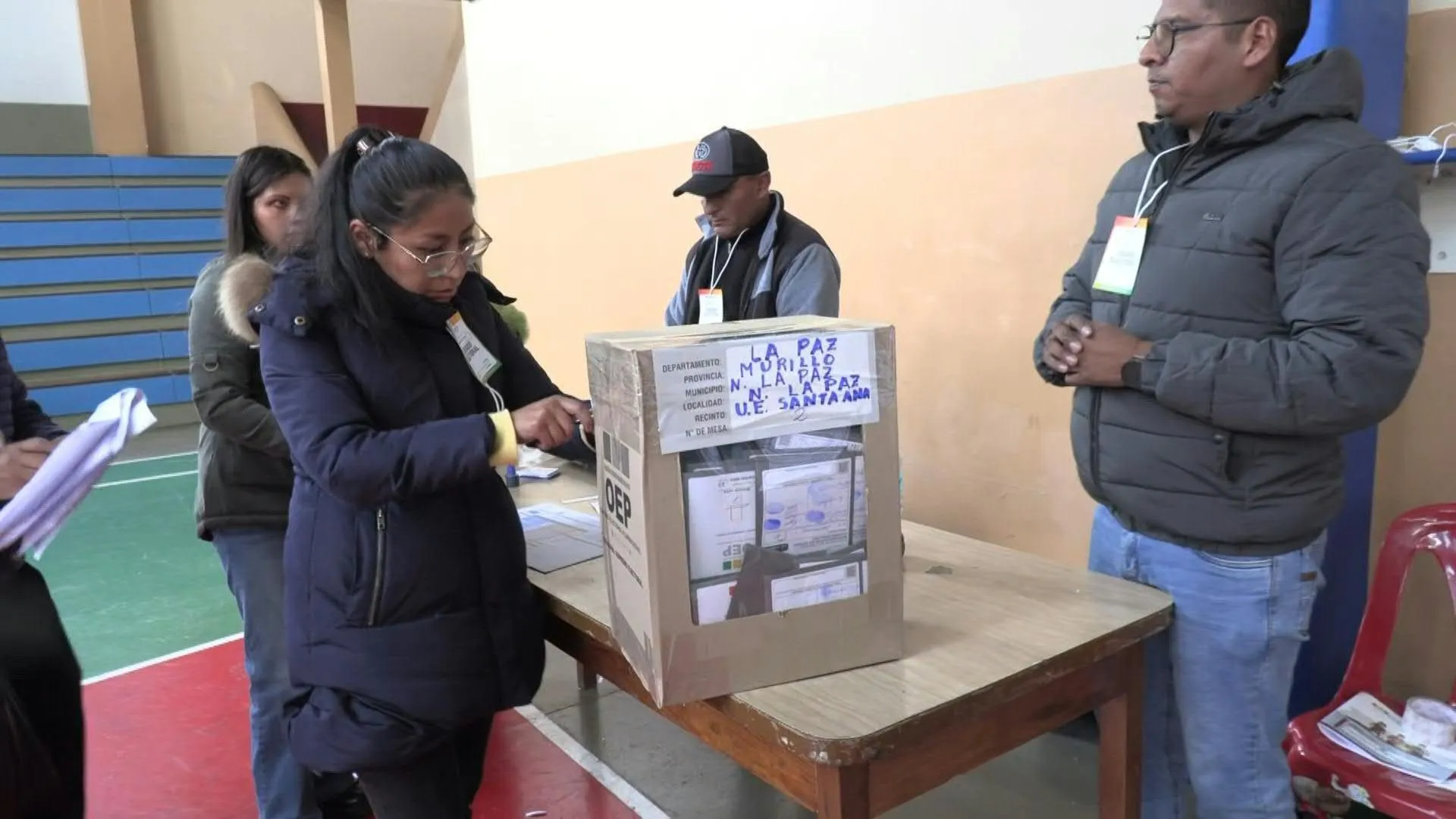 As estações de votação fecham em La Paz para as eleições gerais bolivianas