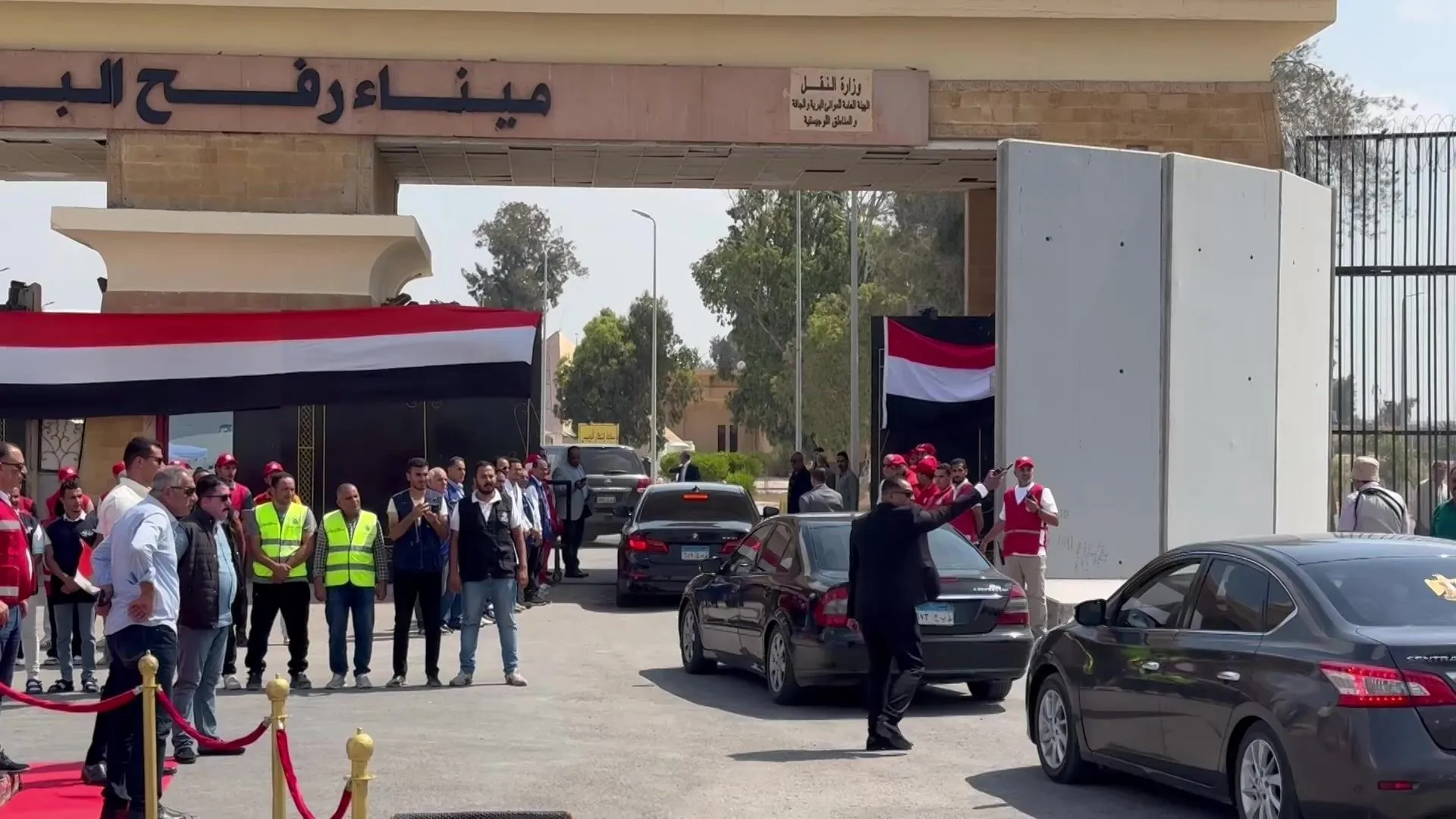 Palestinian prime minister visits Egypt's Rafah crossing