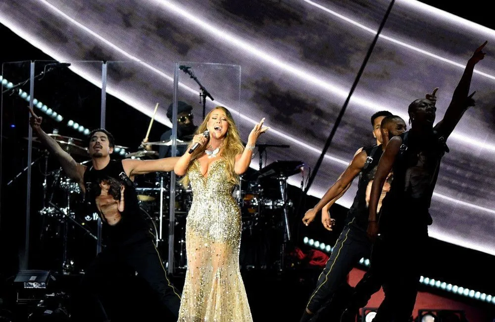 Mariah Carey messa in secondo piano tutti durante un soggiorno a Londra