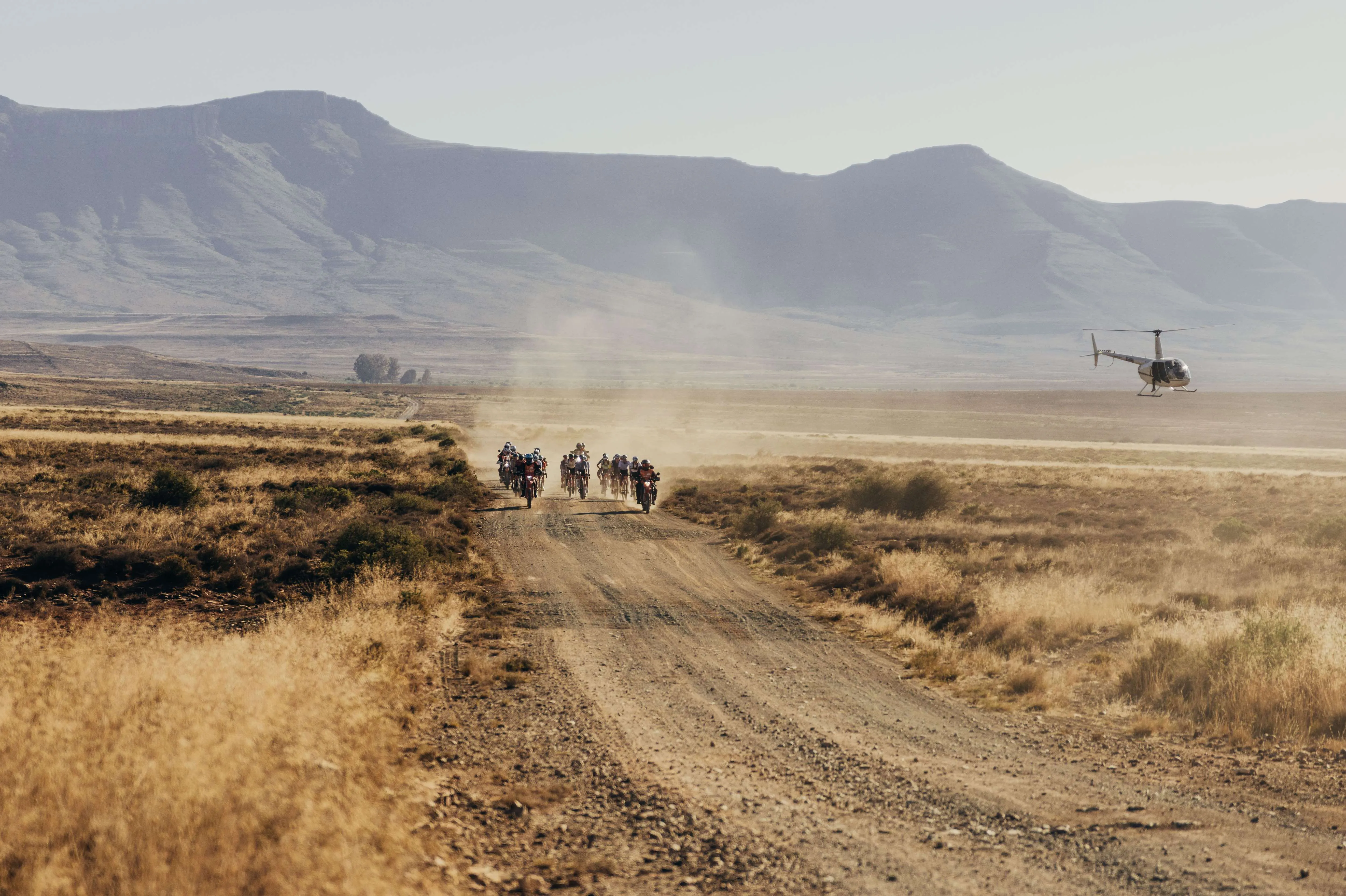 Андреас Зевальд (ГЕР) занимает второе место на 5 этапе Nedbank Gravel Burn (RSA)