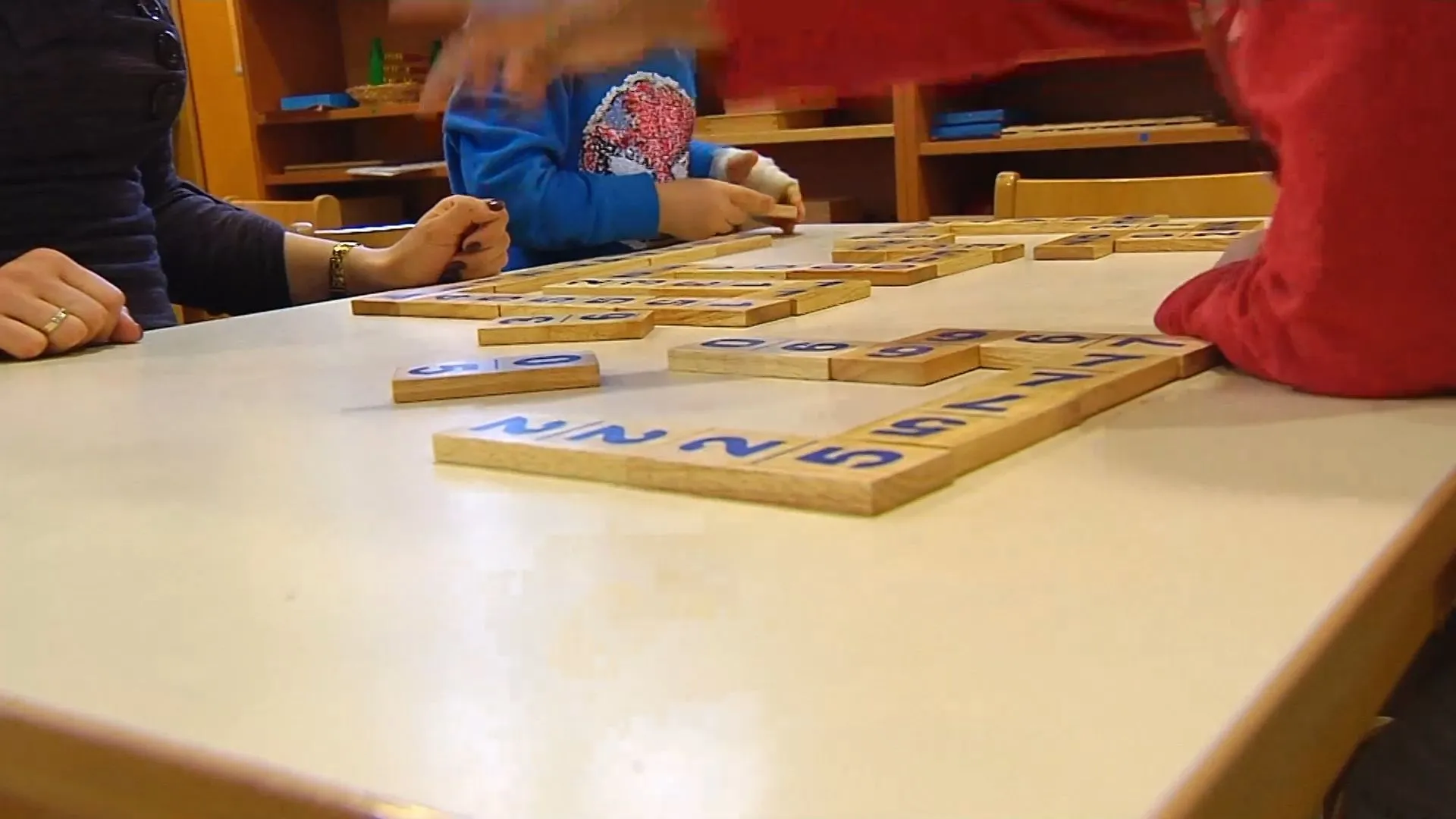 Больше персонала, меньше детей: количество детей в детских садах впервые за 20 лет снизилось