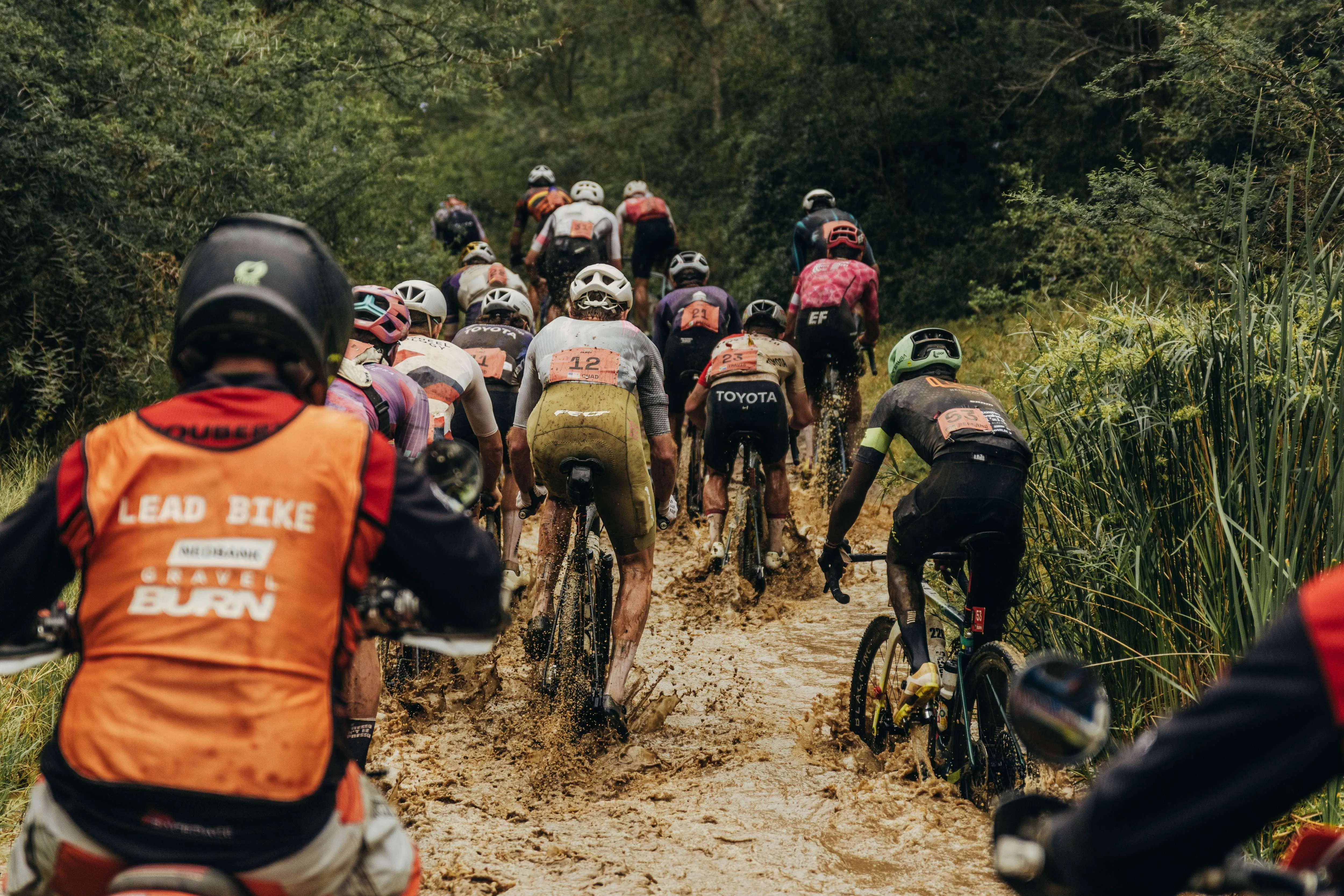 Немецкий Лукас Баум занимает 5-е место на заключительном этапе Nedbank Gravel Burn