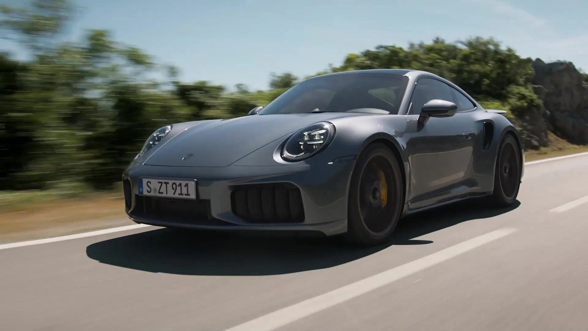 Nowy Porsche 911 Turbo S na drodze