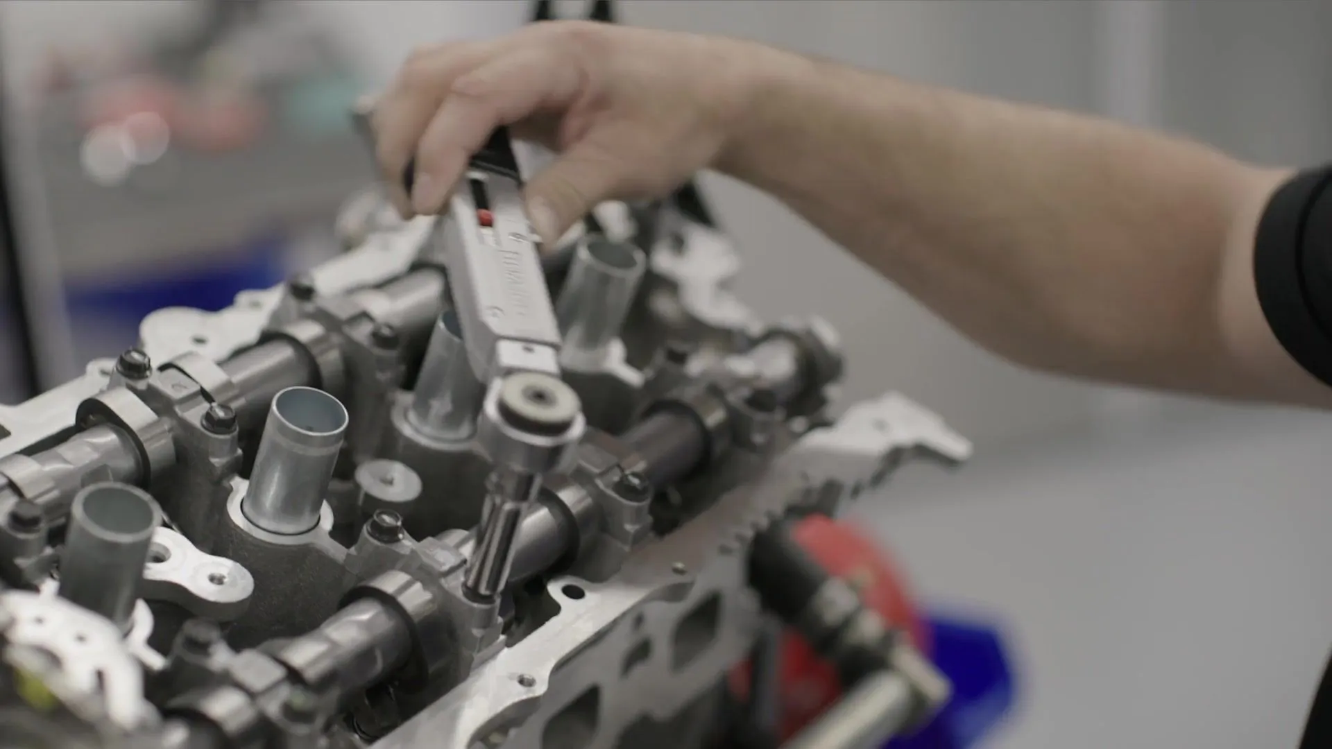 Aston Martin Aramco dévoile pour la première fois une livrée sur mesure - Installation de R&D d'Aramco à Detroit