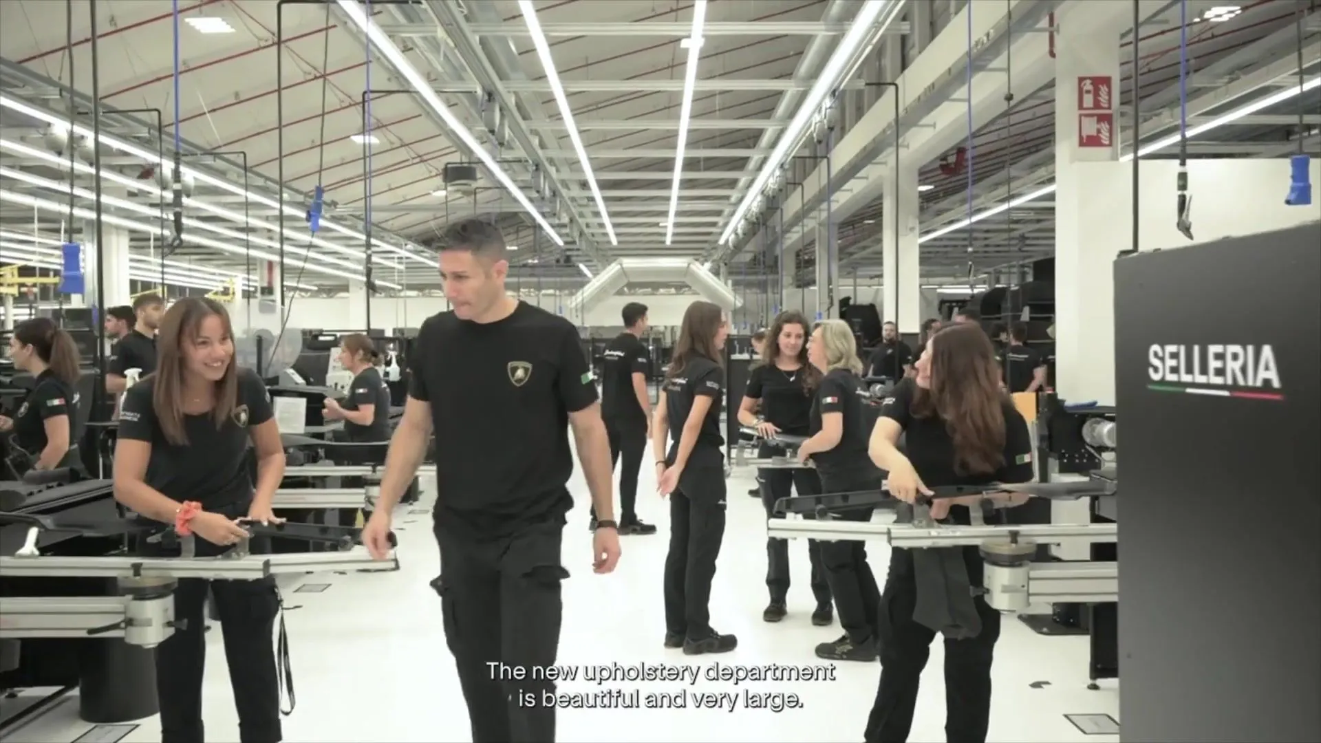 Automobili Lamborghini открывает свою новую 'Selleria' наряду с преобразованной линией производства Revuelto и Temerario