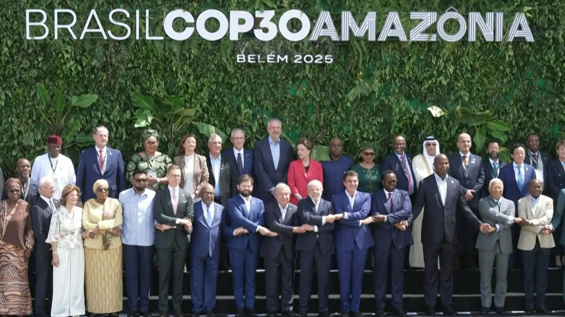 Foto de família na cúpula de líderes da COP30