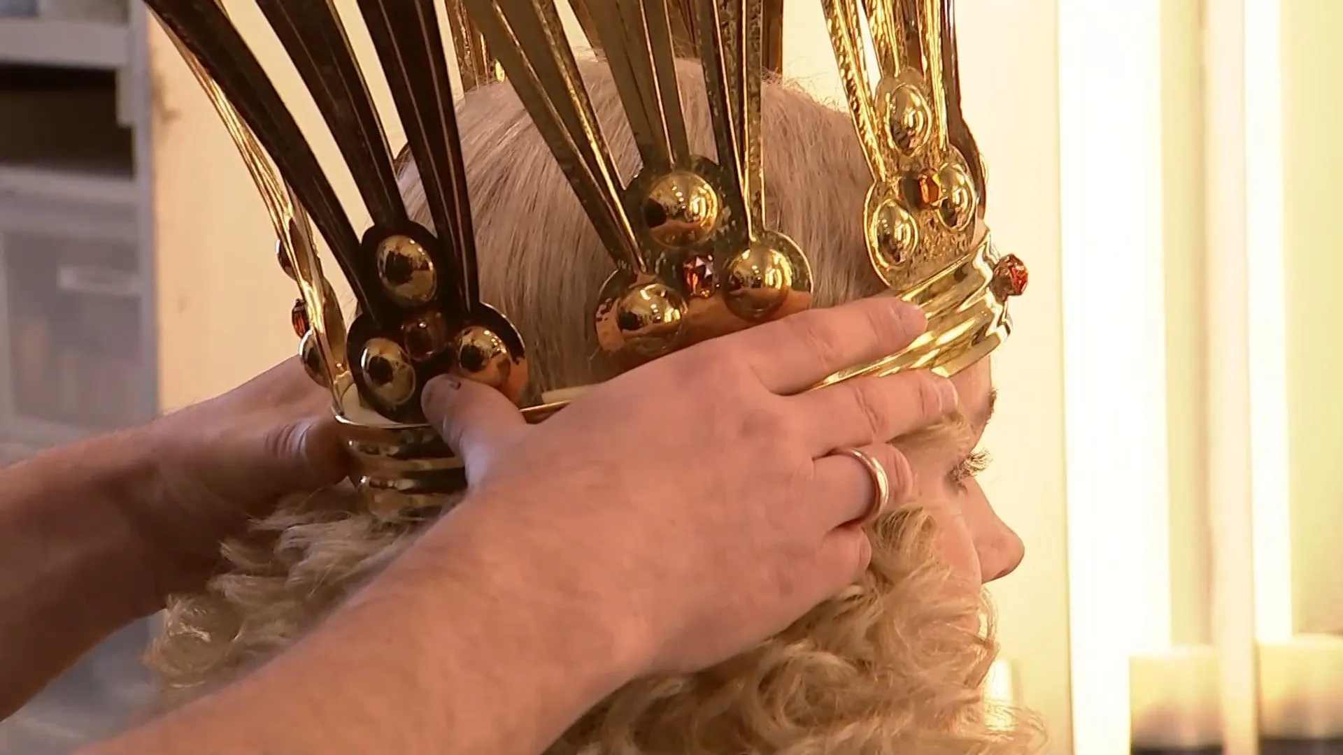 Christkind Nora Falk: Erstmals im Ornat