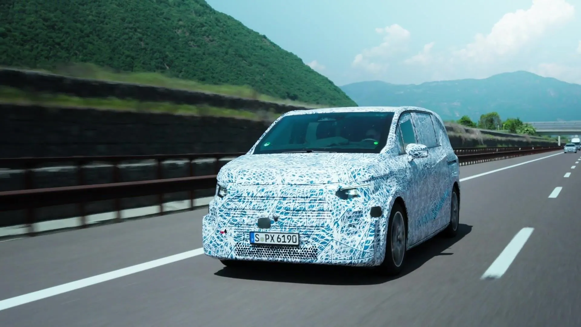 Test auf Langstrecke bestanden - Mercedes-Benz VLE ist effizient, alltagstauglich und agil im Handling dank Hinterachslenkung