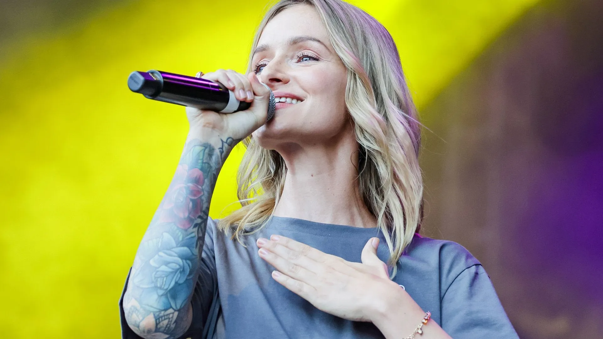 Sarah Zucker überrascht Fans mit süßem Babybauch