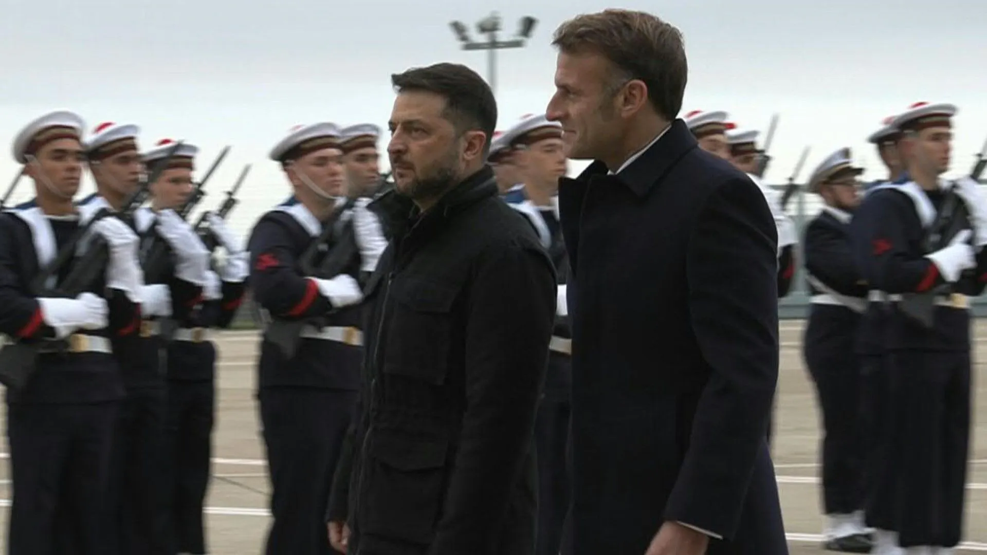Zelensky arrives in France, welcomed by president Macron