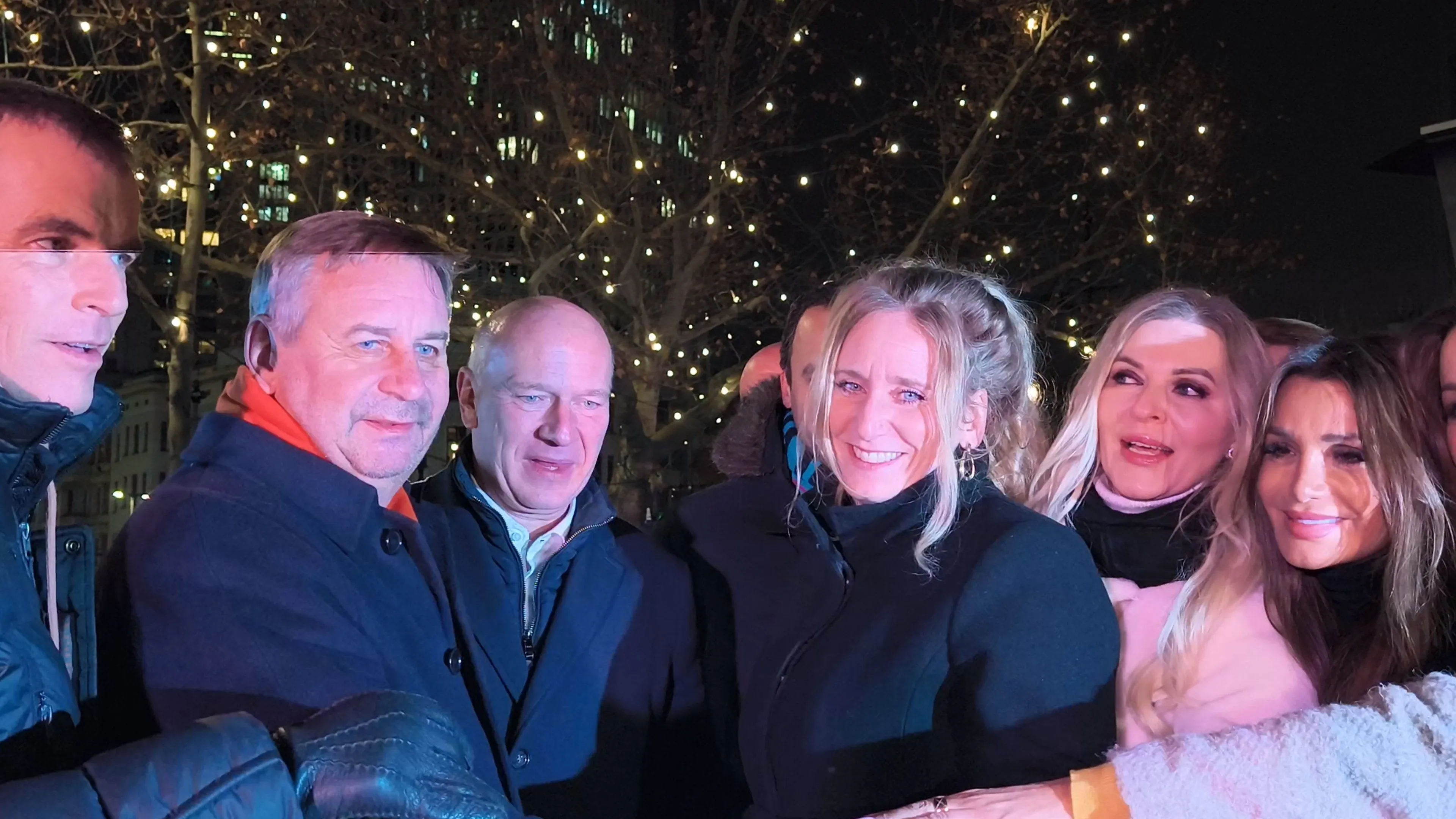 Und wieder erstrahlt der Kurfürstendamm von Berlin im Lichterglanz der Weihnachtszeit