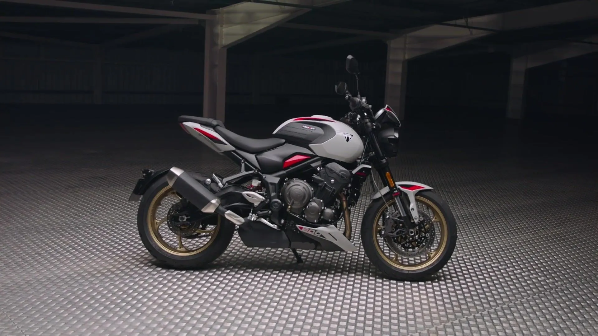 Новый Triumph Trident 800 - Стань Звездой