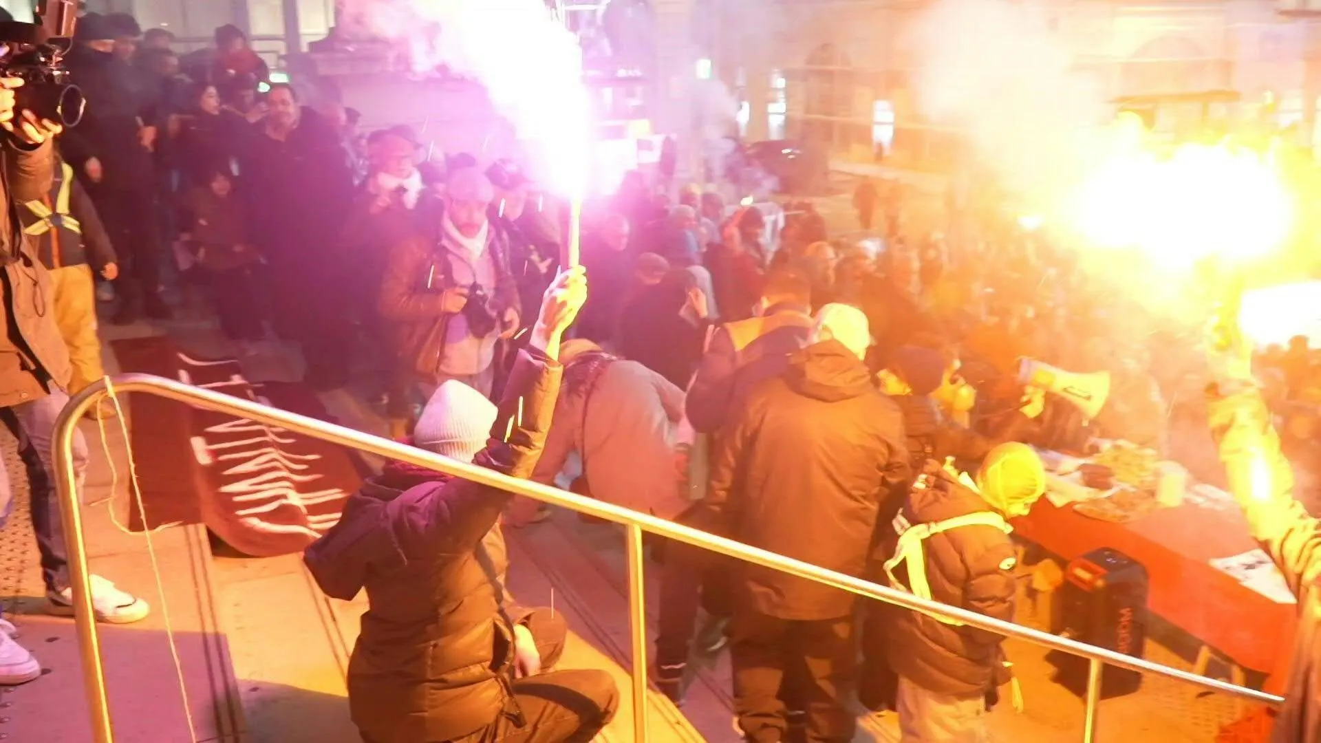 Opponents cheer as Saint-Etienne mayor sentenced