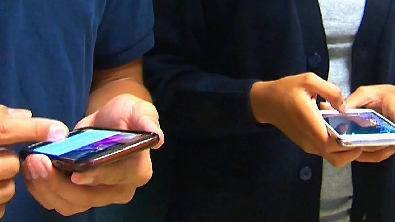 New study raises alarms as younger kids get smartphones