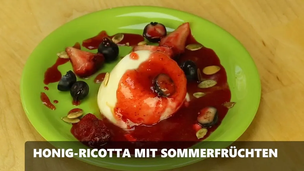 Honig-Ricotta mit Sommerfrüchten
