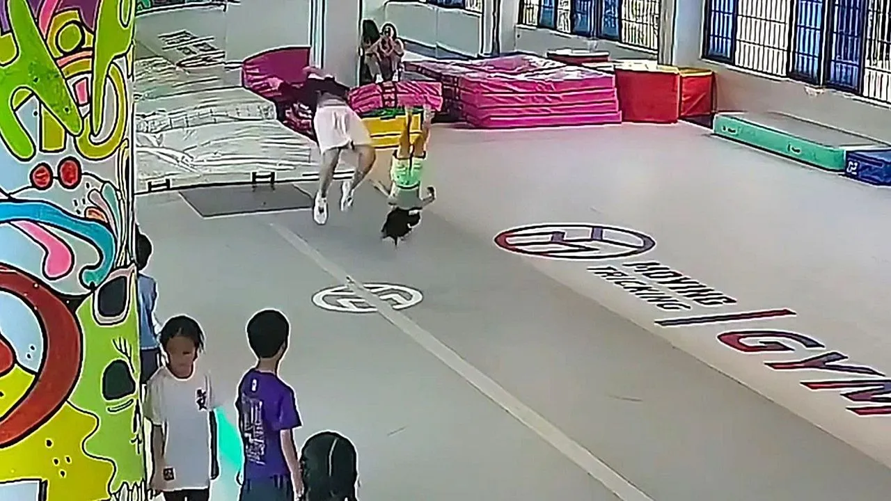 Ginasta pega menina em pleno mortal em um salvamento de último segundo
