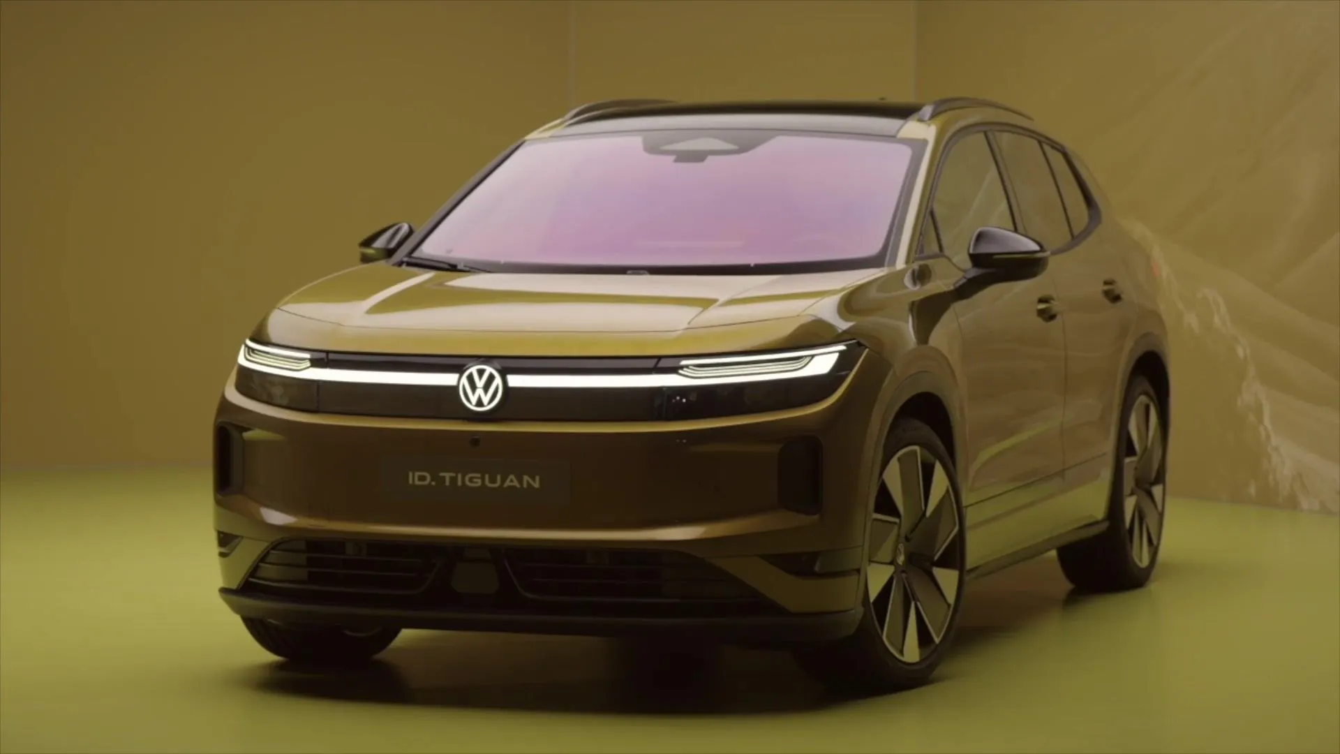 Il nuovo design in anteprima della Volkswagen ID. Tiguan in Bronzo Oliva