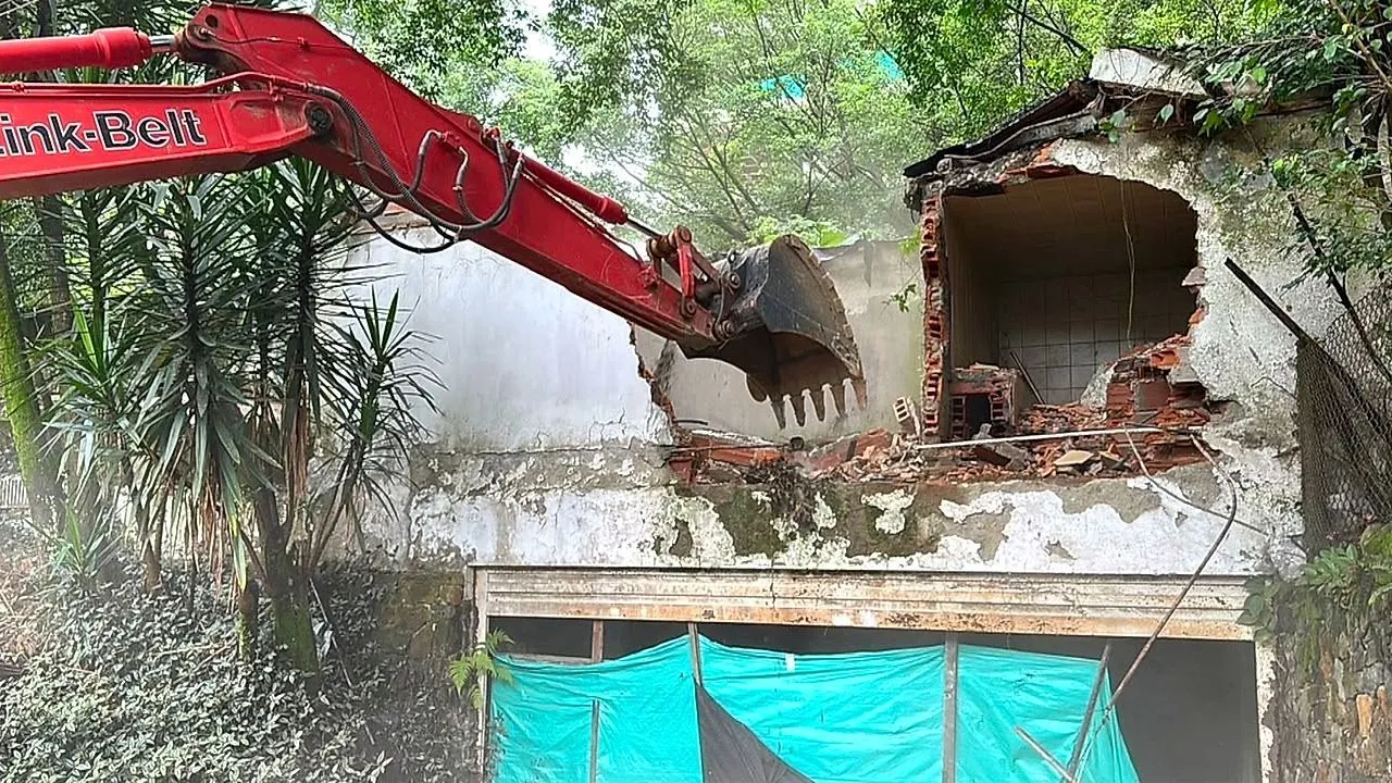 Medellín tears down notorious Escobar-linked estate used for drugs and rituals
