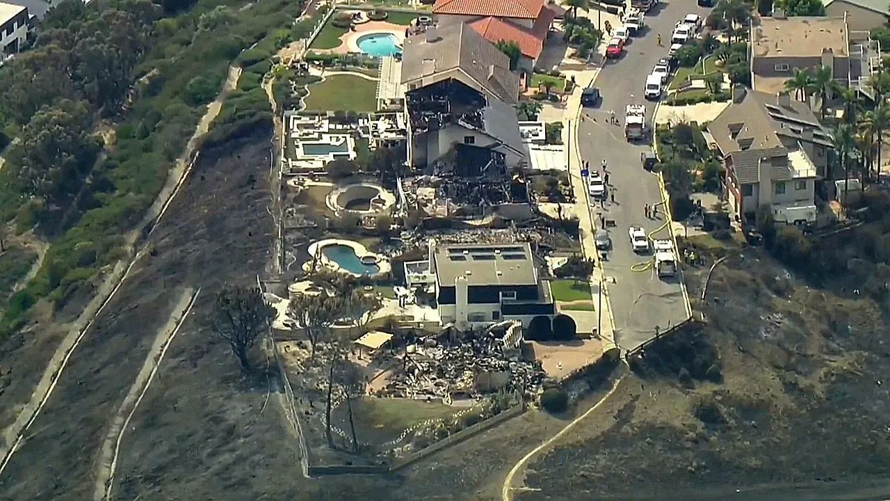 Casas destruidas a medida que el incendio de Norte en California se contiene al 60 %, órdenes de evacuación levantadas